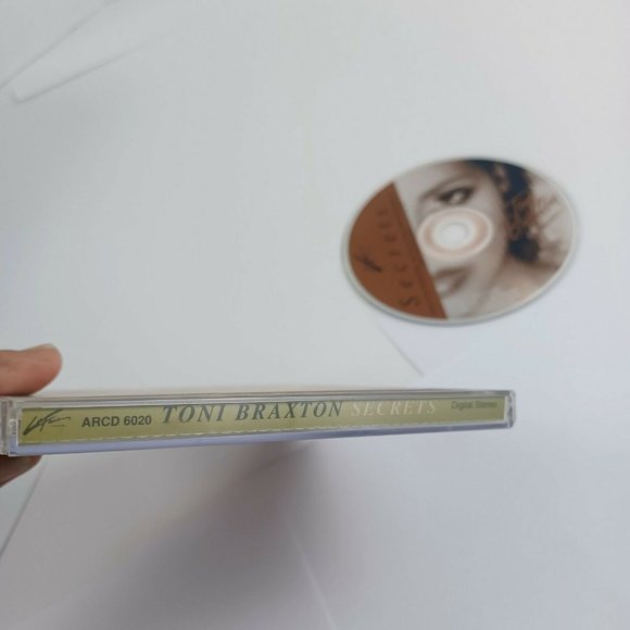 Toni Braxton Secrets CD R&B -Soul -Throwback *MINOR WEAR - Picture 6 of 14